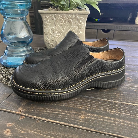 Softmoc Shoes - SOFTMOC BLACK LEATHER SLIDES